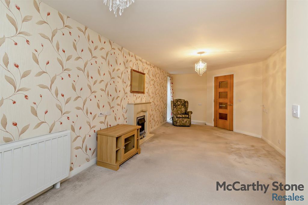 Property photo 2 of 24 8667689-Interior02-800.Jpg