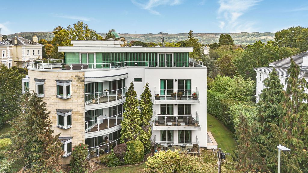 Property photo 1 of 22