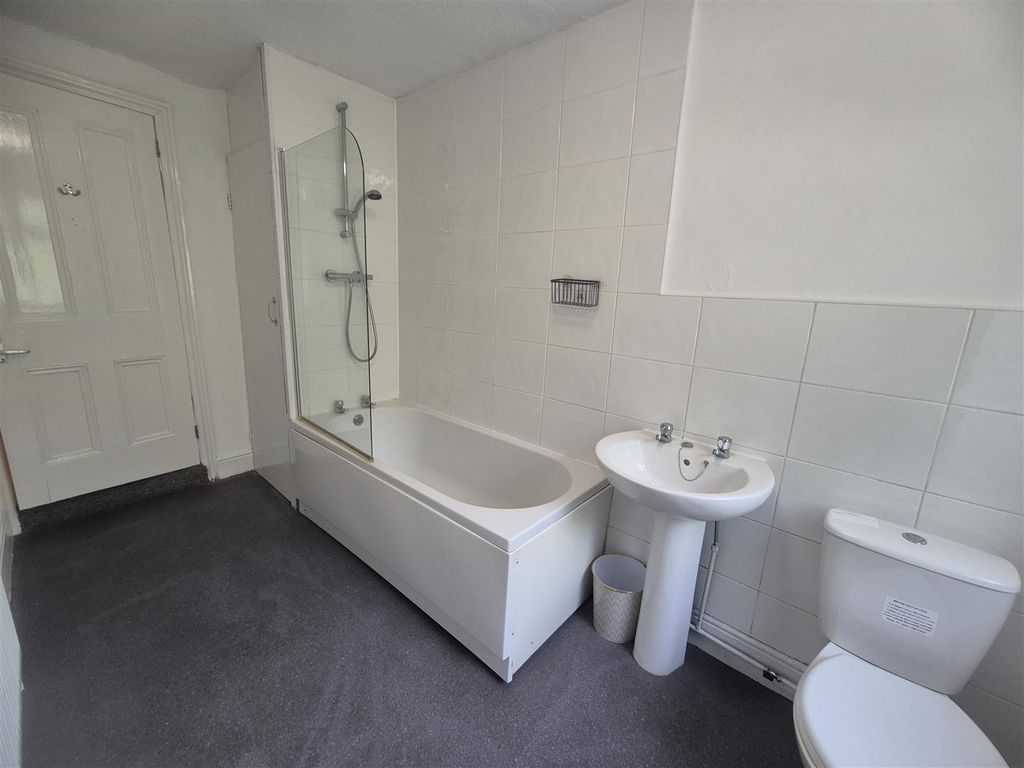 Property photo 2 of 14 Bathroom/WC