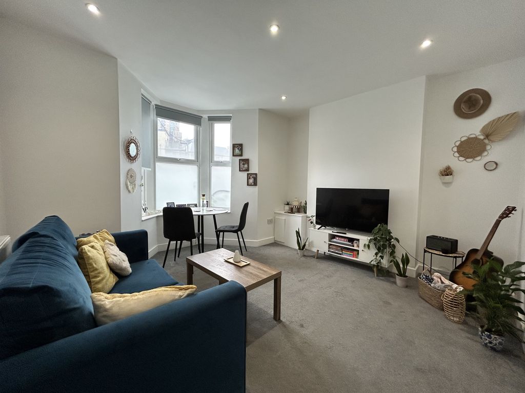 Property photo 1 of 15 Lounge A