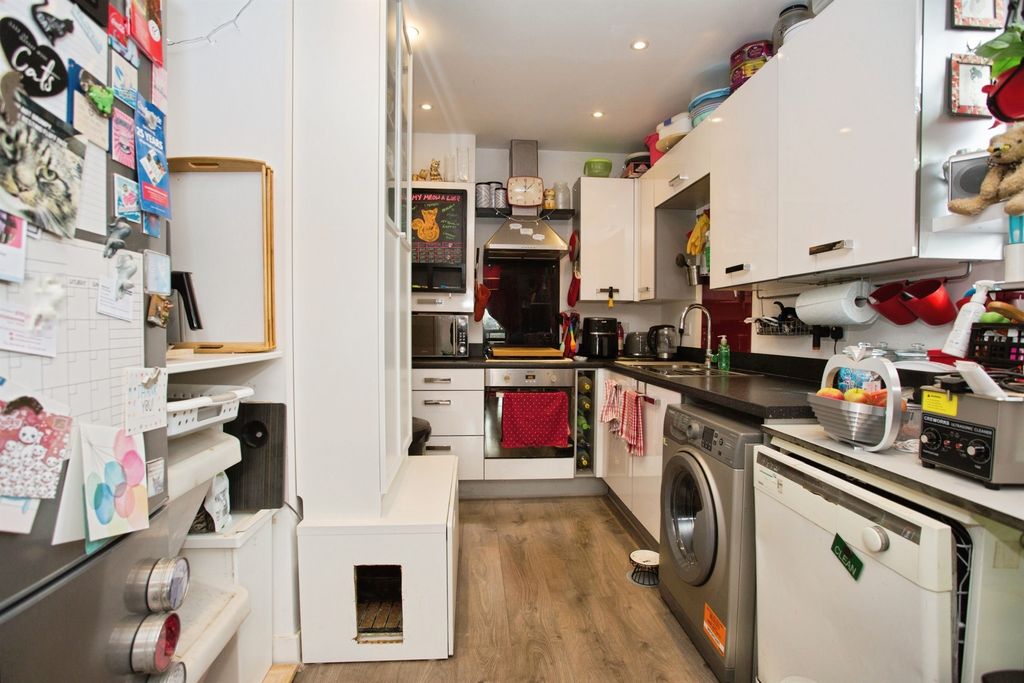 Property photo 3 of 11