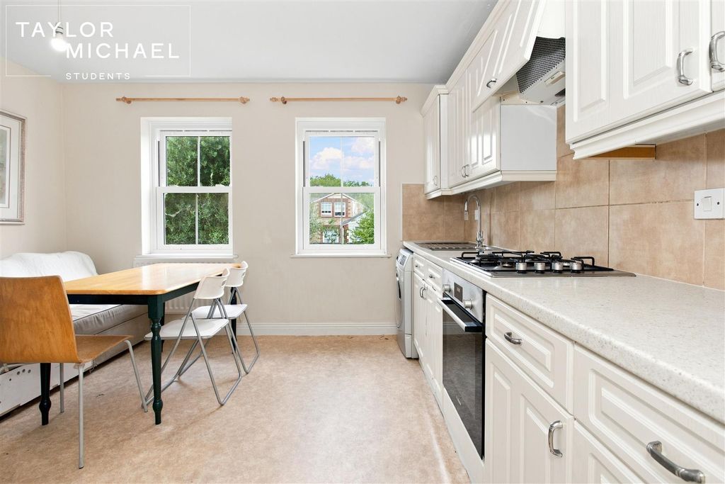 Property photo 1 of 18 Kitchen / Living Room