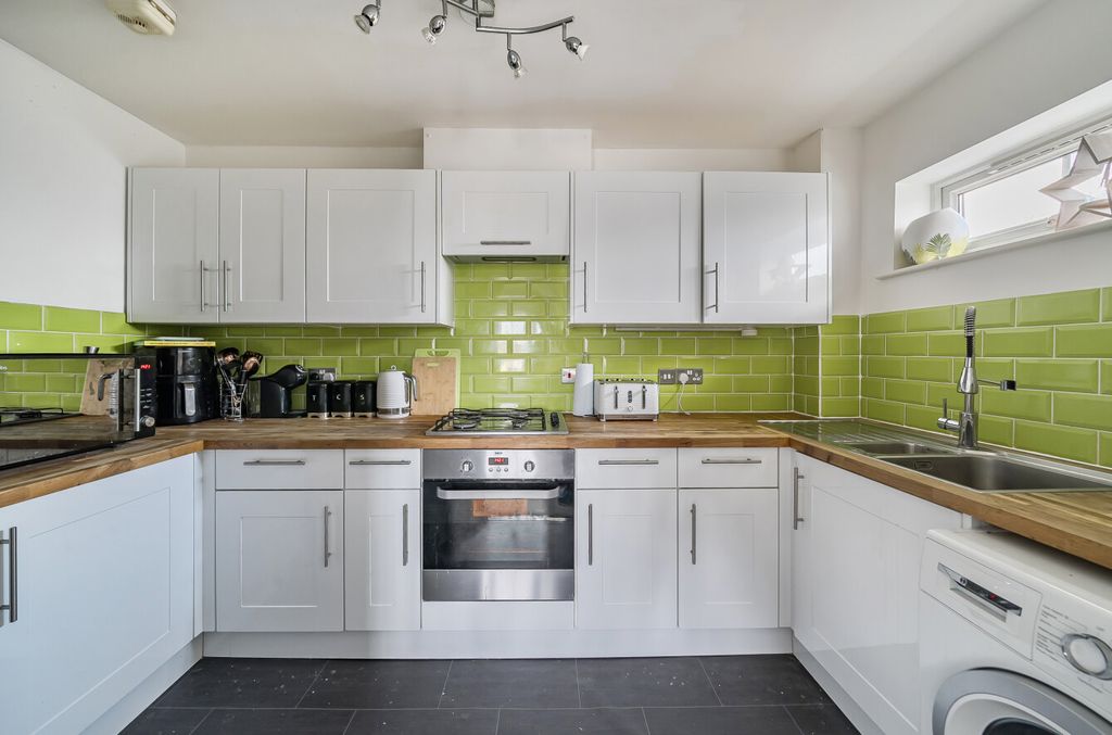 Property photo 2 of 8 1404060-3-697A225...