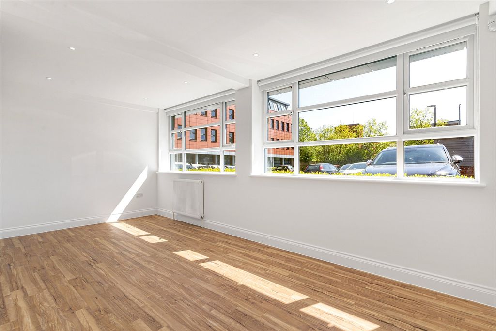 Property photo 2 of 11 Picture No. 35