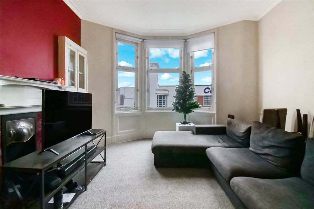 Property photo 2 of 20 Picture No. 14