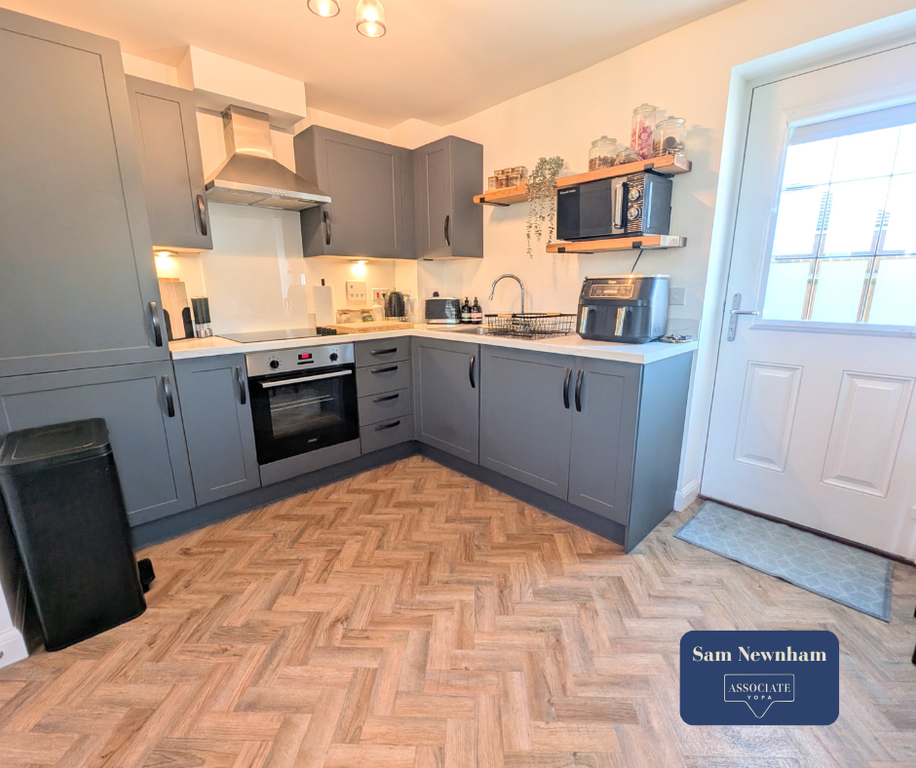 Property photo 2 of 12 Kitchen