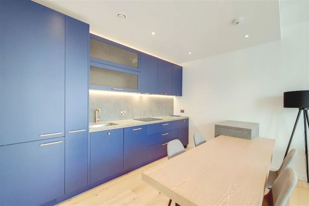 Property photo 3 of 18 Kitchen