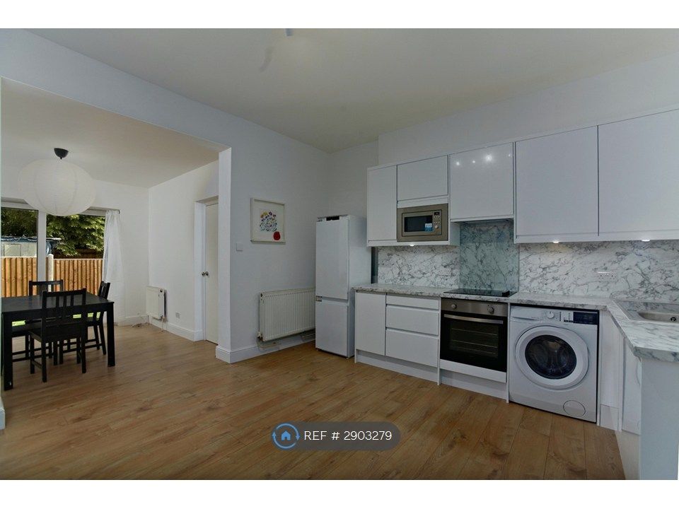 Property photo 2 of 33