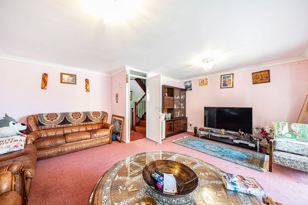 Property photo 2 of 27