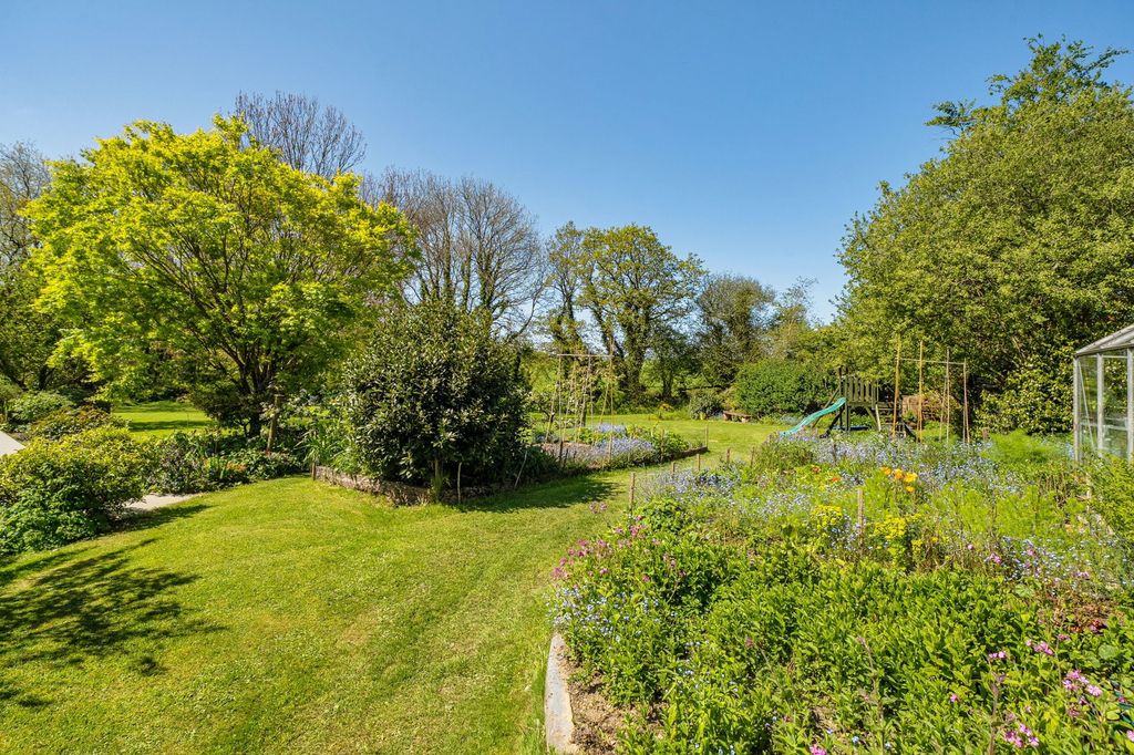 Property photo 2 of 32