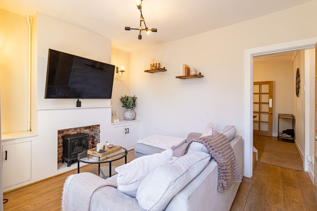 Property photo 2 of 18 5694424