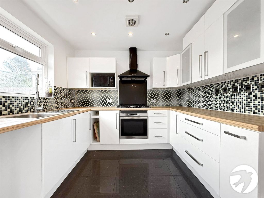 Property photo 3 of 21 Kitchen