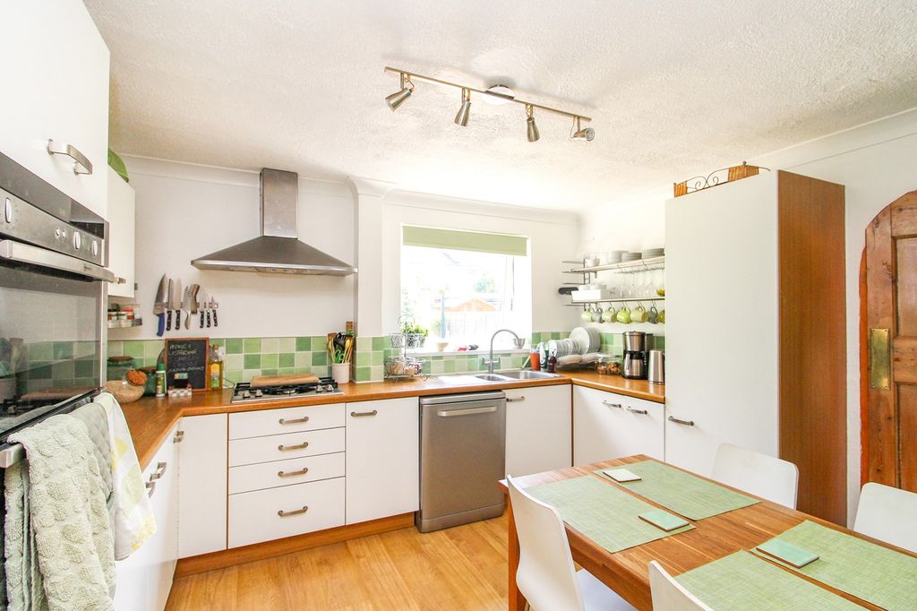 Property photo 3 of 16 Kitchen
