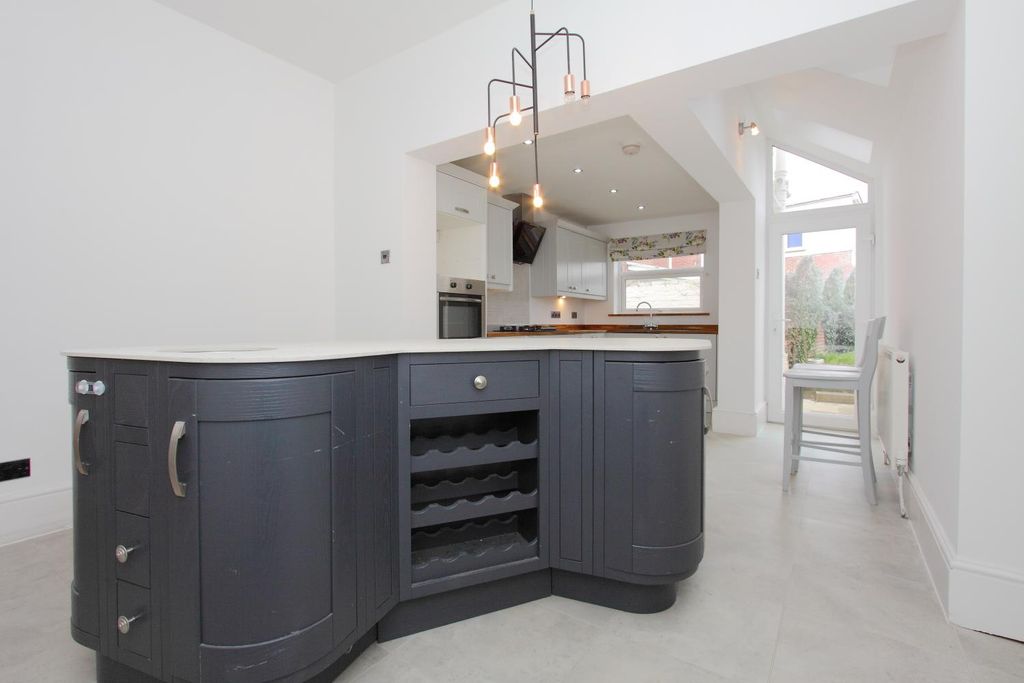 Property photo 3 of 21 3 Hartington Road Ph21.Jpg