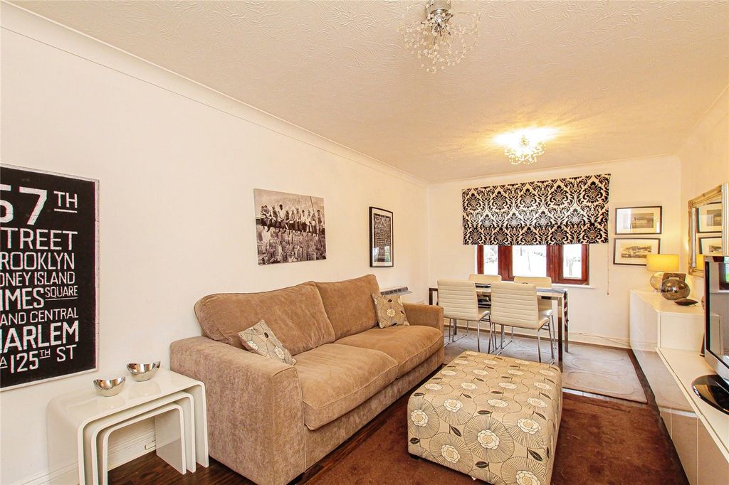 Property photo 2 of 15 Picture No. 11