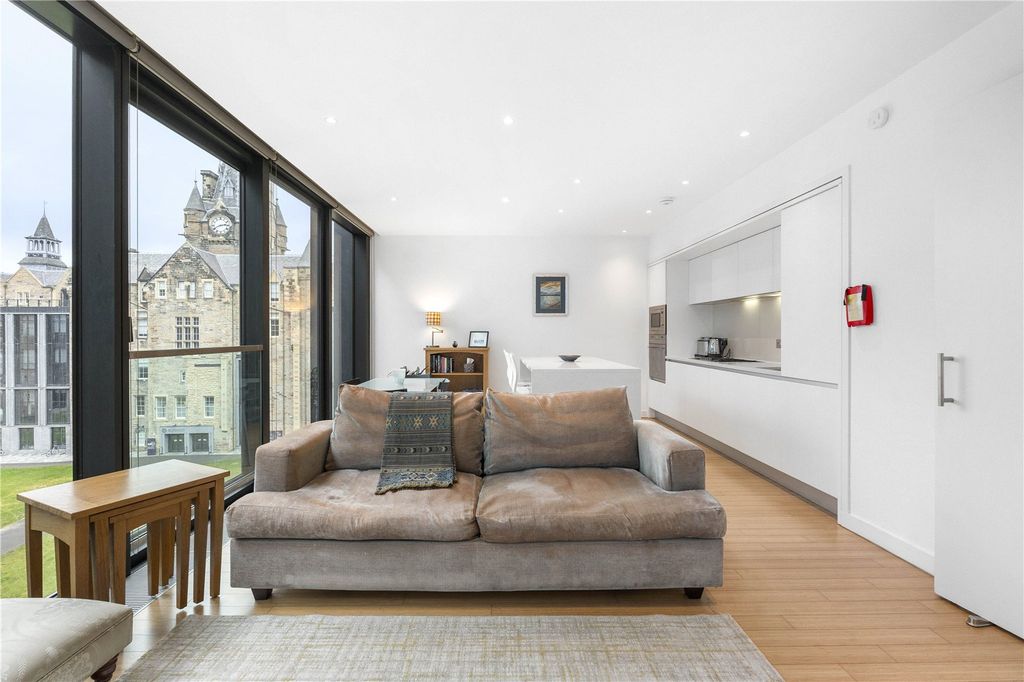 Property photo 3 of 19 Living/Kitchen