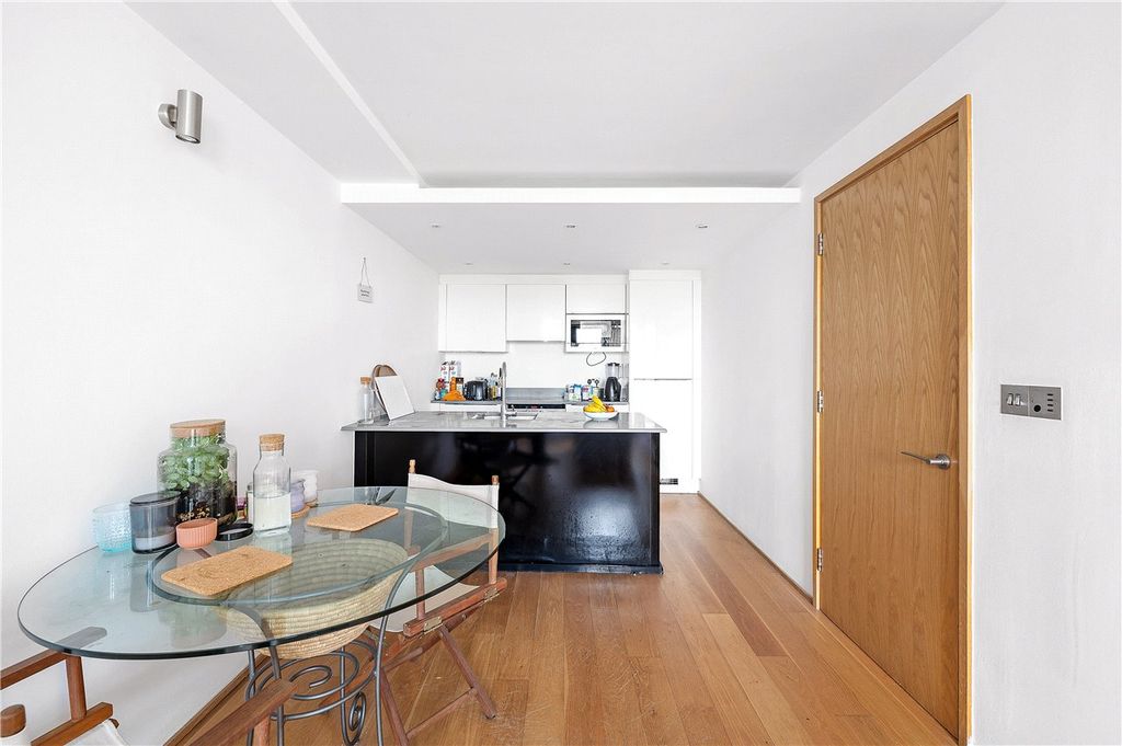Property photo 2 of 9 Dining/Kitchen