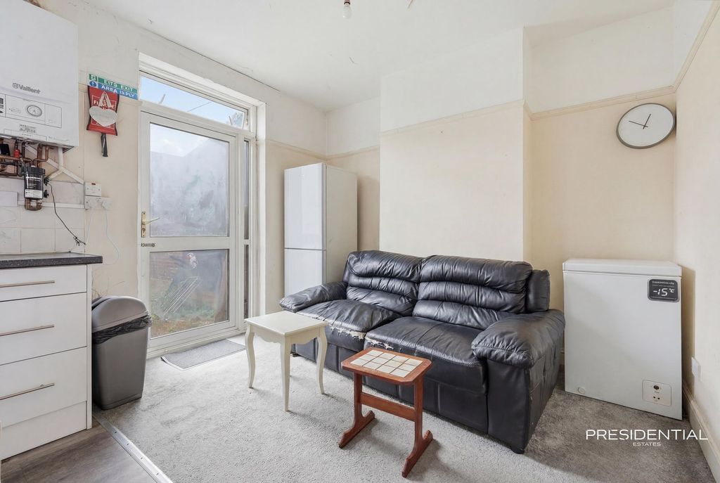 Property photo 3 of 14