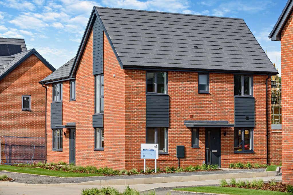 Property photo 1 of 11 8569802-Exterior07-8