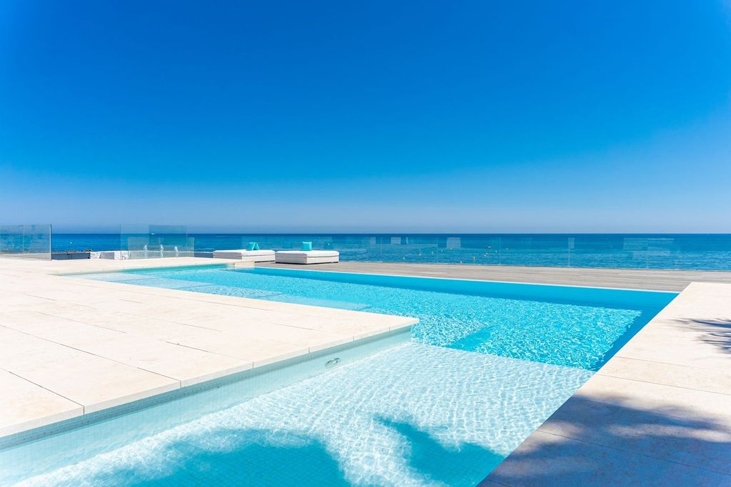 Property photo 2 of 49