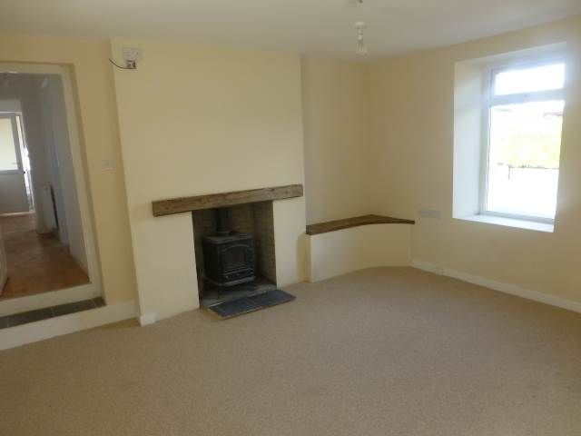 Property photo 3 of 11 Lounge