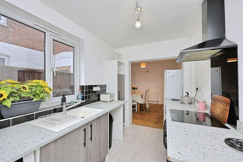 Property photo 3 of 23