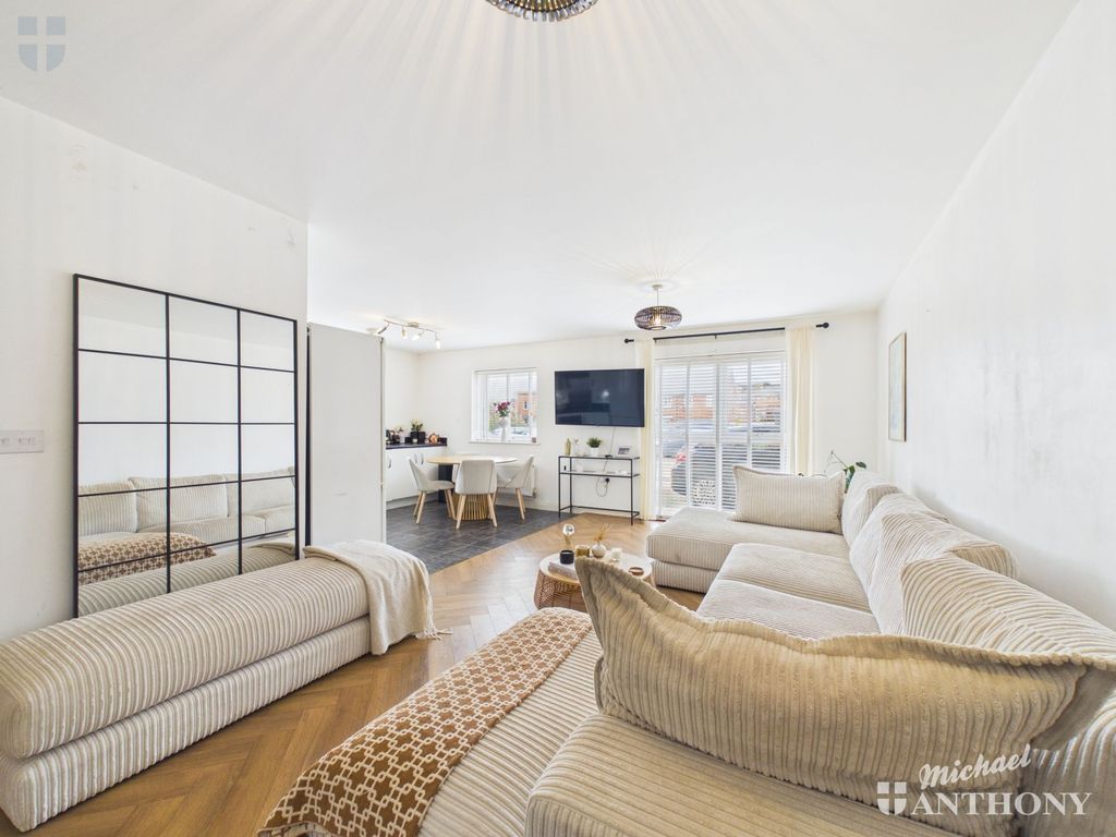 Property photo 3 of 10 Cam03218G0-Pr0971-Still005