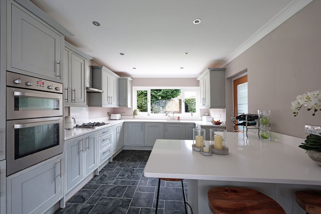 Property photo 3 of 28 4836845