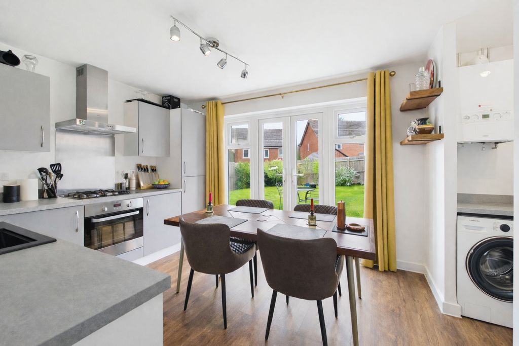 Property photo 3 of 16 Picture No. 32