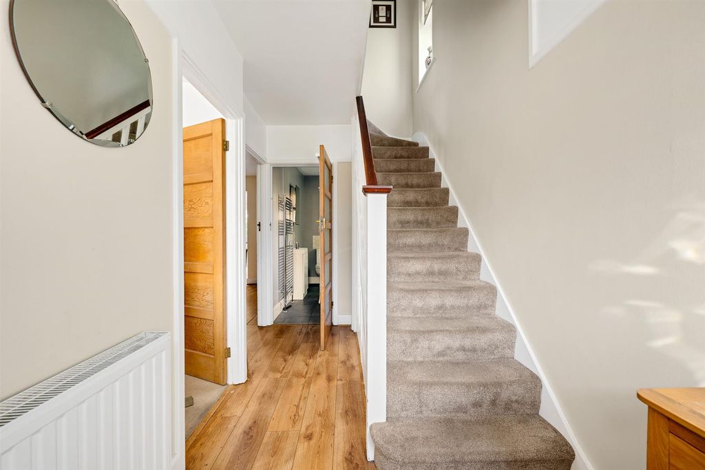 Property photo 2 of 21 Entrance Hall