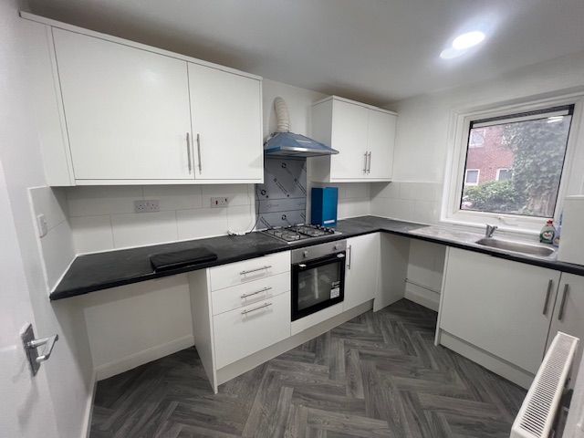 Property photo 2 of 9 Kitchen