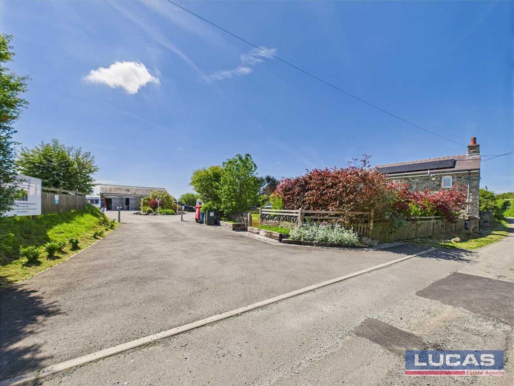 Property photo 2 of 33