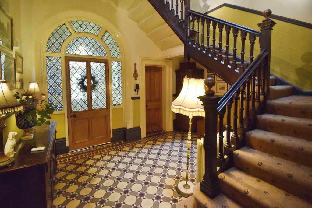 Property photo 2 of 37 4c3c5490-Entrance 201