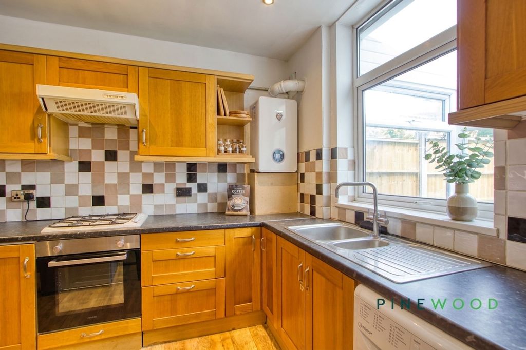Property photo 3 of 17 Kitchen / Diner