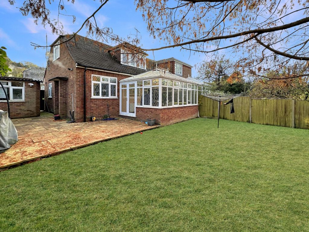 Property photo 2 of 14 3779104