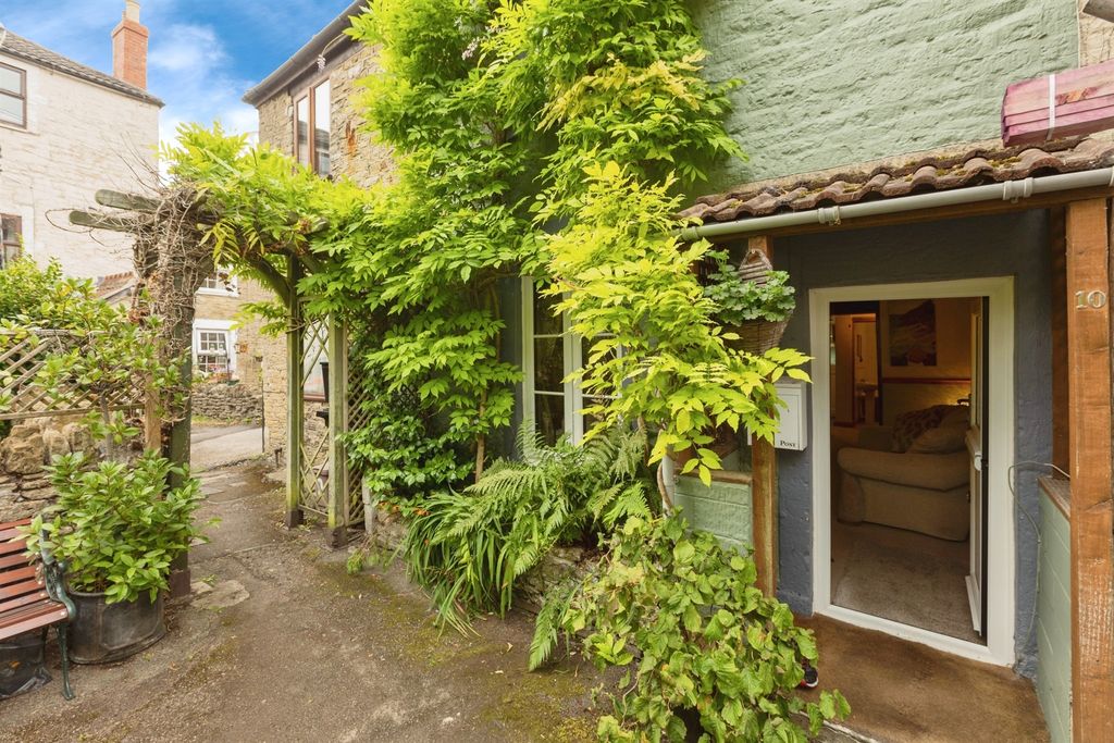 Property photo 1 of 17