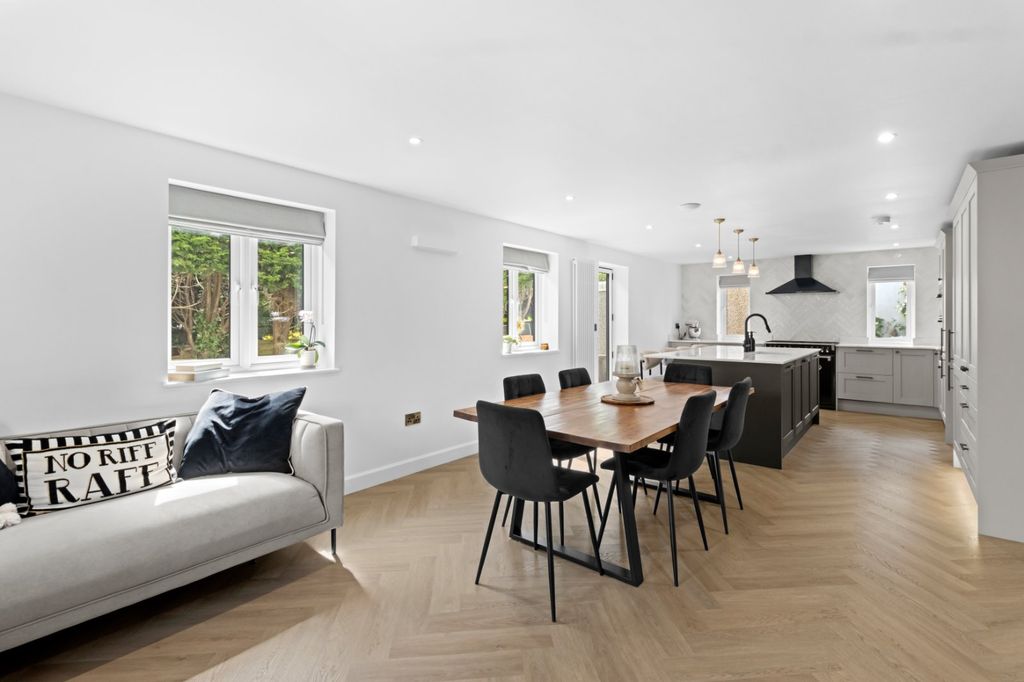Property photo 2 of 36 Dining Area