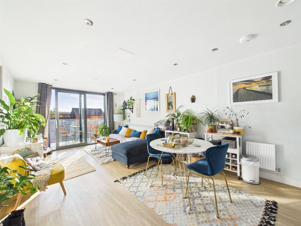 Property photo 2 of 14 Picture No. 11