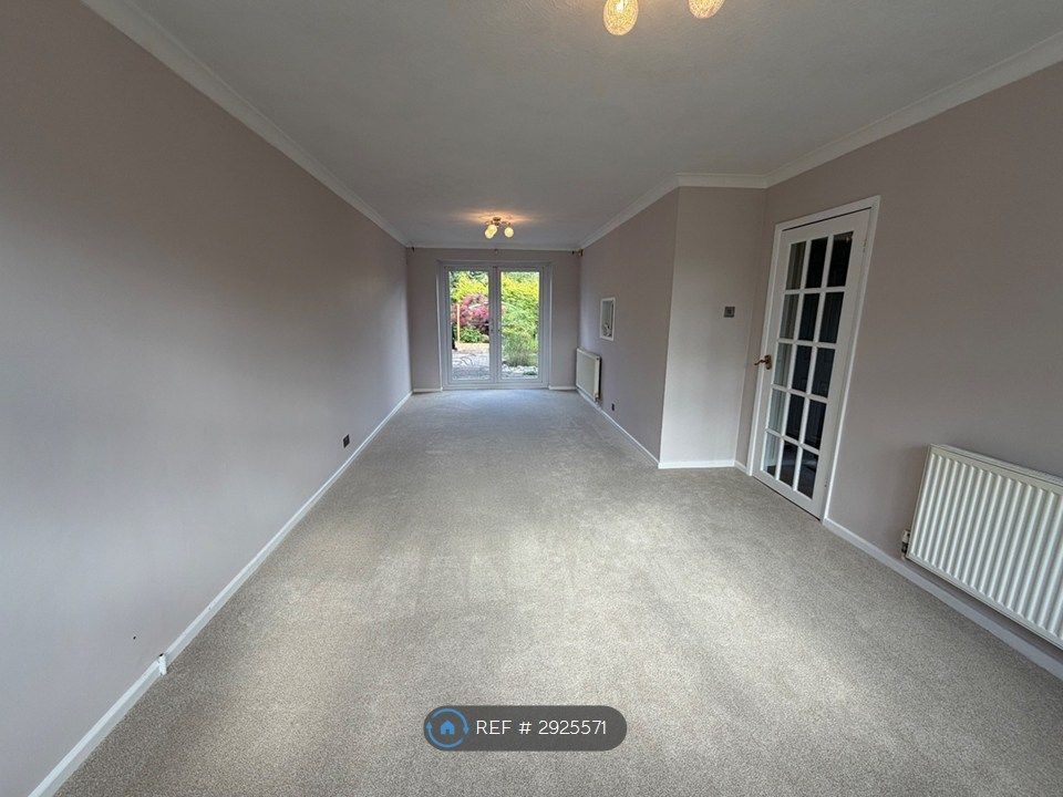 Property photo 3 of 15 Front Room