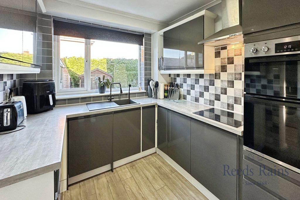 Property photo 1 of 14 Kitchen