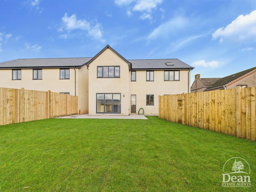 Property photo 1 of 34 Rear Garden