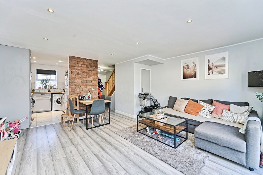 Property photo 2 of 19 Pbox-Img.Jpg