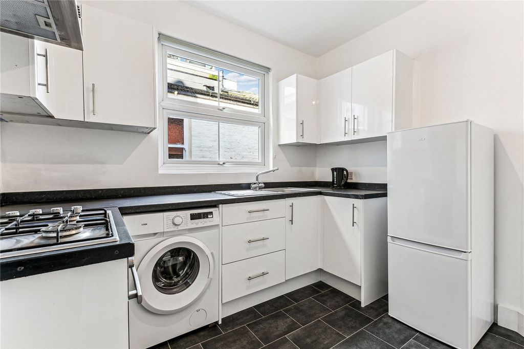 Property photo 2 of 9 Kitchen