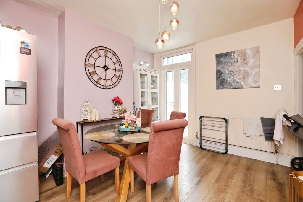 Property photo 3 of 13 Pbox-Img.Jpg