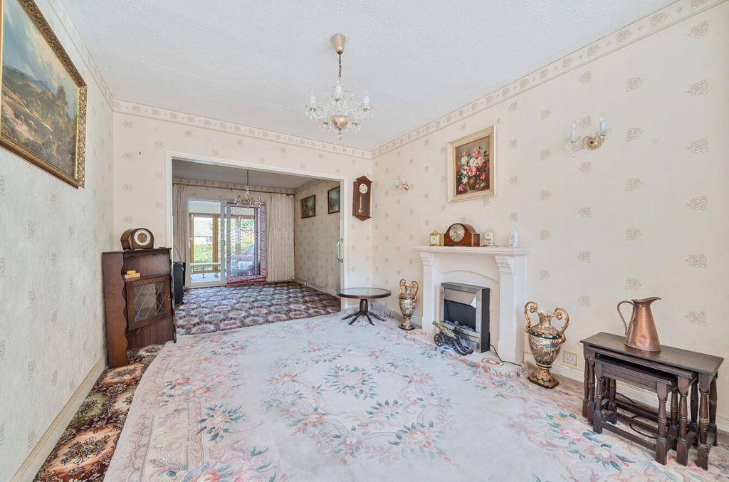 Property photo 3 of 17 1334448-19-689B19...