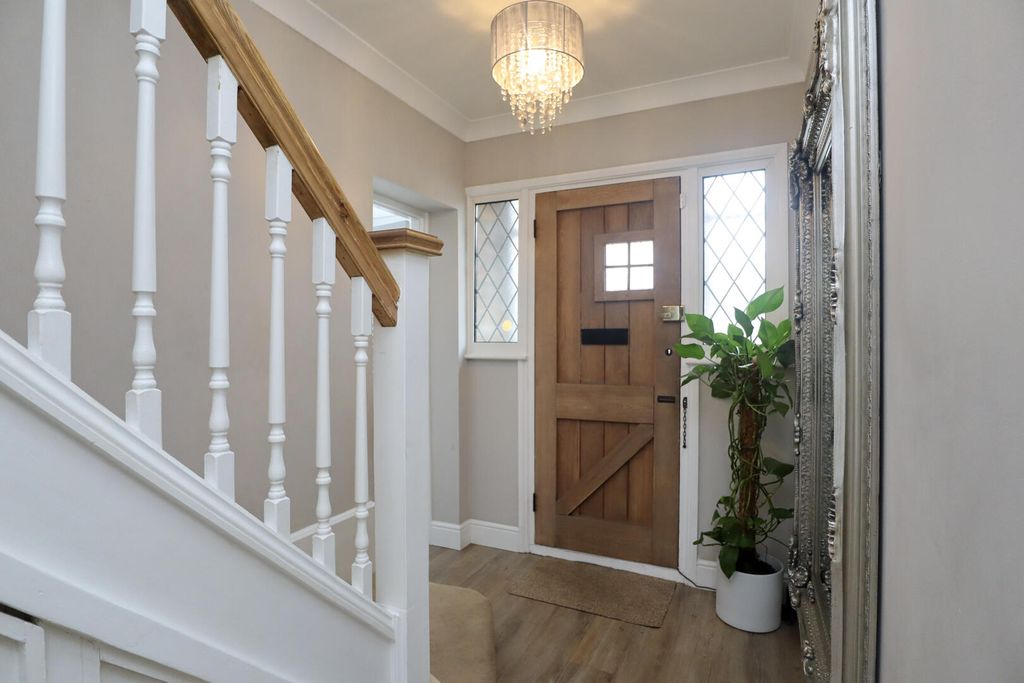 Property photo 2 of 21 Hallway