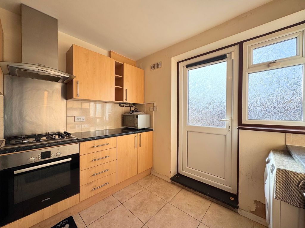 Property photo 2 of 11 Kitchen