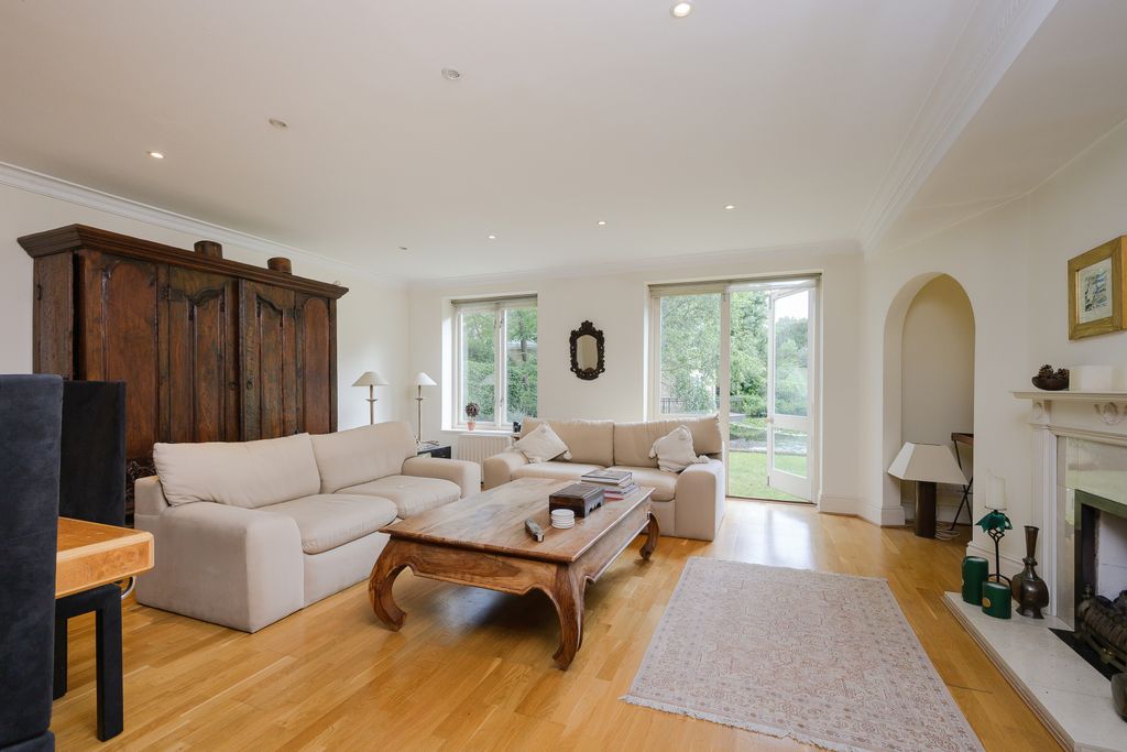 Property photo 3 of 22 Picture No. 07