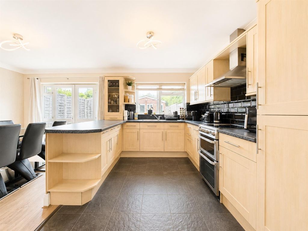 Property photo 3 of 15 Kitchen