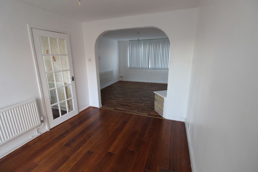 Property photo 3 of 8 Gallery